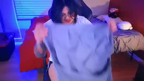 Snapshot of miacanela_xo chatting on January 27, 2025, 3:26 am Mia online show from January 27, 2025, 3:26 am