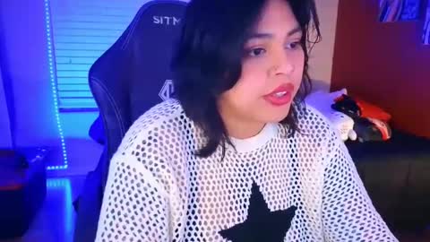 Snapshot of miacanela_xo chatting on January 28, 2025, 3:47 am Mia online show from January 28, 2025, 3:47 am