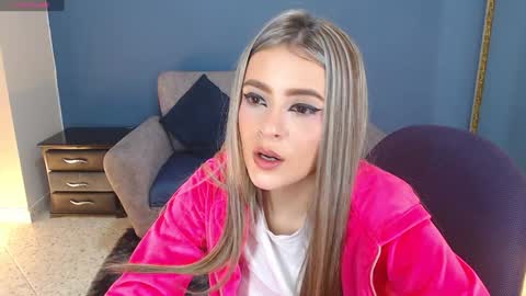 Snapshot of miacarperrlux chatting on February 3, 2025, 11:58 pm MiaCarper online show from February 3, 2025, 11:58 pm