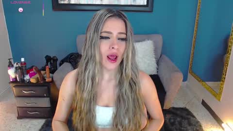 Snapshot of miacarperrlux chatting on March 6, 2025, 12:10 am MiaCarper online show from March 6, 2025, 12:10 am