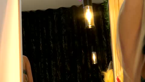 Mia online show from February 9, 2026, 9:19 pm