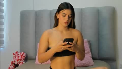 miacleark online show from November 6, 2025, 5:25 pm