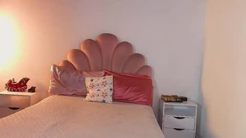 Snapshot of miacolucci_18 chatting on December 17, 2025, 11:05 am Mary online show from December 17, 2025, 11:05 am