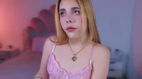 Snapshot of miacolucci_18 chatting on February 14, 2026, 11:07 am Mary online show from February 14, 2026, 11:07 am