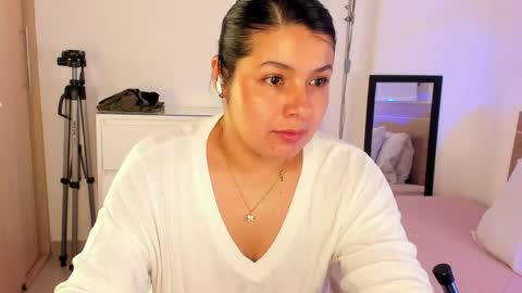 Snapshot of miadanielss chatting on June 8, 2026, 2:23 am IG Yojanagomez online show from June 8, 2026, 2:23 am