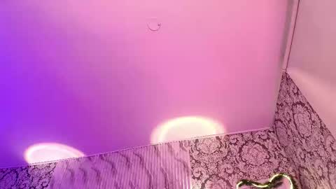 Snapshot of miagates_tay chatting on December 5, 2025, 4:21 am Mia online show from December 5, 2025, 4:21 am