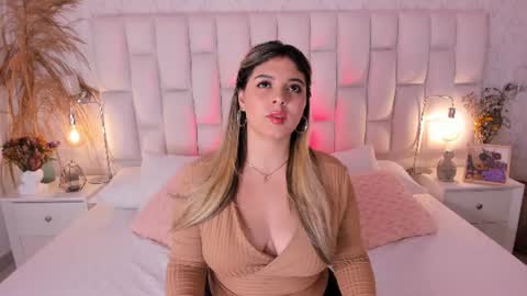 mia greys  online show from July 4, 2026, 7:09 pm