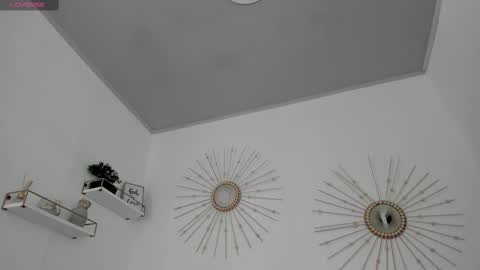 Miah Collins online show from November 10, 2025, 11:42 am