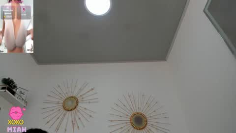 Miah Collins online show from December 15, 2025, 11:47 am