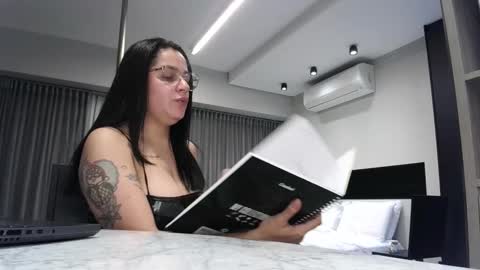 Snapshot of miahale chatting on February 2, 2025, 3:43 am Ms Mia Owner Of Your Mind online show from February 2, 2025, 3:43 am