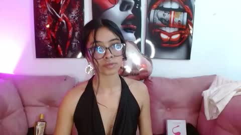 miahotcs online show from December 20, 2025, 3:41 pm