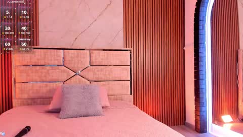 Miah  Sens online show from November 30, 2025, 3:43 am