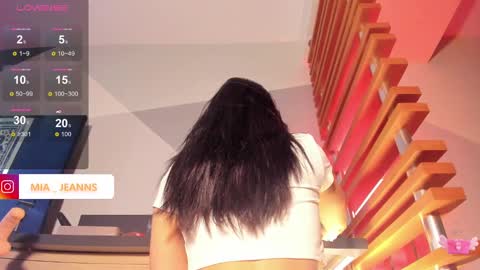 Snapshot of miajeans chatting on February 20, 2025, 9:00 am Mia online show from February 20, 2025, 9:00 am