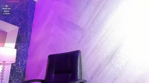 Mia online show from May 4, 2026, 12:12 pm