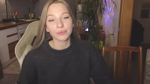 milanaaaa online show from March 6, 2025, 5:00 pm