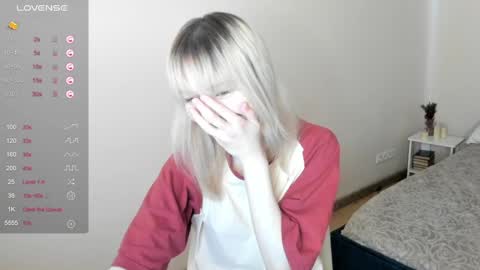 Snapshot of miakimiko chatting on May 21, 2026, 2:18 am miakimiko online show from May 21, 2026, 2:18 am
