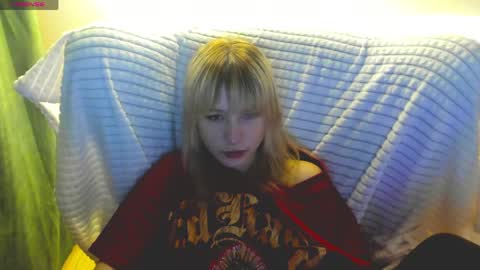Snapshot of miakimiko chatting on May 23, 2026, 2:28 am miakimiko online show from May 23, 2026, 2:28 am