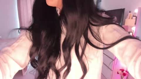 Mia online show from March 10, 2025, 8:15 am