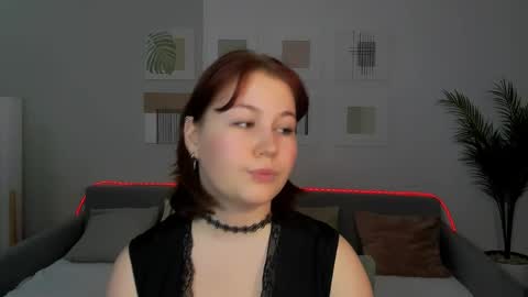 mialacrice online show from May 18, 2026, 6:08 am