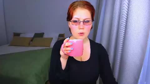mialacrice online show from June 9, 2026, 7:36 pm