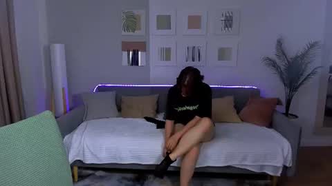 mialacrice online show from June 21, 2026, 7:27 pm
