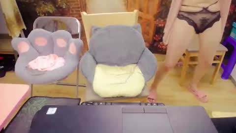 Mia online show from October 12, 2025, 2:10 am