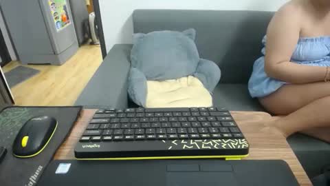 Mia online show from October 13, 2025, 4:01 am