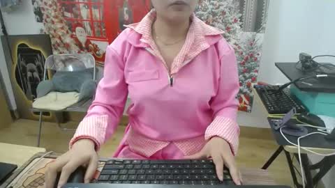 Mia online show from December 17, 2025, 9:04 am