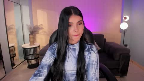 Snapshot of mialaurence_ chatting on October 25, 2025, 7:30 pm Call me Mia online show from October 25, 2025, 7:30 pm