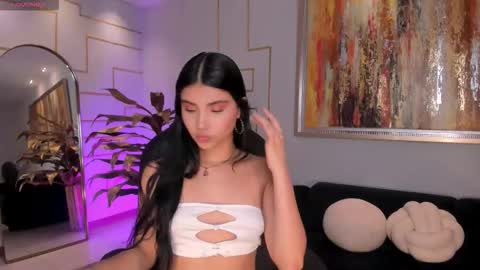 Snapshot of mialaurence_ chatting on November 4, 2025, 7:24 pm Call me Mia online show from November 4, 2025, 7:24 pm