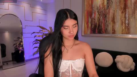 Snapshot of mialaurence_ chatting on November 7, 2025, 7:36 pm Call me Mia online show from November 7, 2025, 7:36 pm