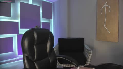 Snapshot of mialaurence_ chatting on November 14, 2025, 7:23 pm Call me Mia online show from November 14, 2025, 7:23 pm