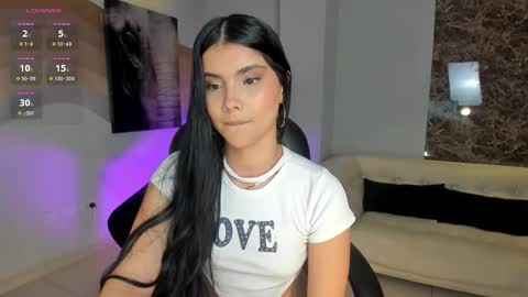 Snapshot of mialaurence_ chatting on November 27, 2025, 7:05 pm Call me Mia online show from November 27, 2025, 7:05 pm