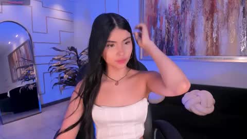 Snapshot of mialaurence_ chatting on December 16, 2025, 7:30 pm Call me Mia online show from December 16, 2025, 7:30 pm