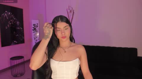 Call me Mia  online show from December 18, 2025, 11:16 am