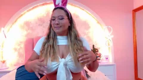 Snapshot of mialaurents chatting on December 15, 2025, 4:28 am Mia online show from December 15, 2025, 4:28 am