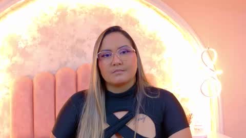 Mia online show from March 4, 2026, 3:12 am