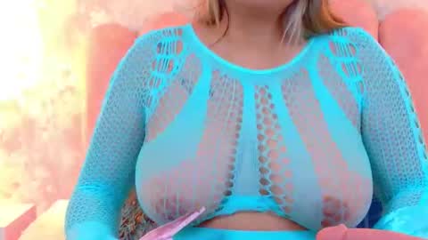 Mia online show from April 22, 2026, 3:42 am