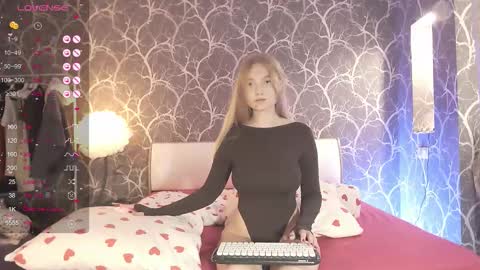 Mia online show from October 4, 2025, 11:08 am