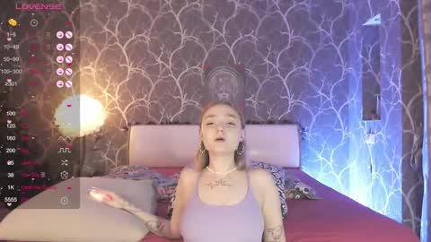 Mia online show from December 17, 2025, 6:14 pm