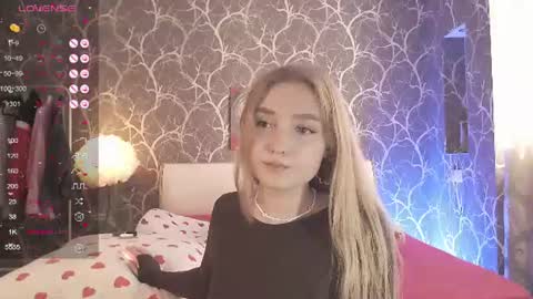 Mia online show from June 25, 2026, 4:22 pm
