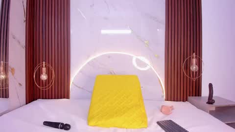 Mia  online show from March 11, 2025, 7:37 am