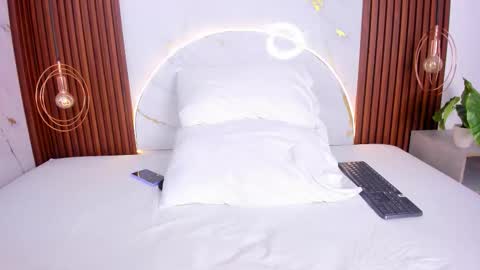 Mia  online show from November 8, 2025, 4:45 am