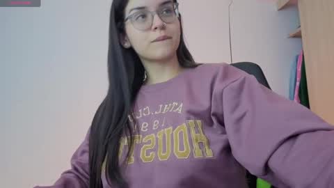 Snapshot of miamillerr_28 chatting on May 13, 2026, 6:44 am Mia online show from May 13, 2026, 6:44 am