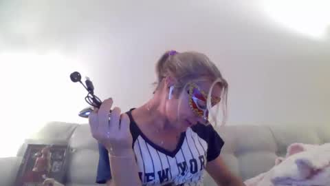 miamitransgirl305 online show from March 25, 2026, 2:17 am