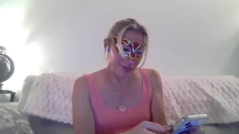 miamitransgirl305 online show from April 5, 2026, 3:04 am