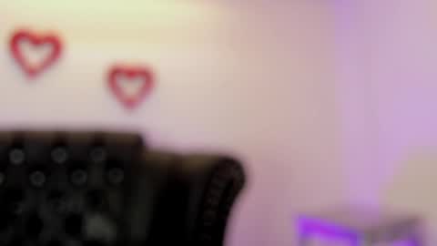 Mia   -5 7001400 Follow  online show from February 20, 2025, 11:54 pm