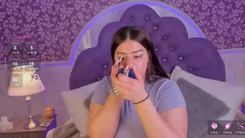 Mia   -5 7001400 Follow  online show from September 24, 2025, 1:03 pm