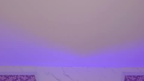 Mia   -5 7001400 Follow  online show from October 4, 2025, 1:09 pm