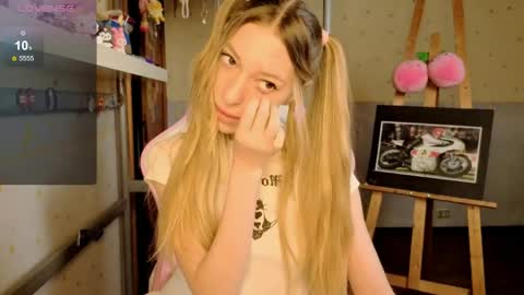 Snapshot of miamooonn chatting on June 4, 2026, 1:50 pm MiaMoon online show from June 4, 2026, 1:50 pm